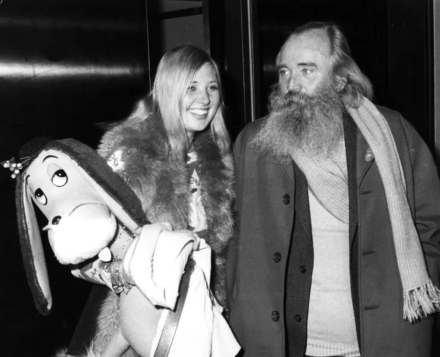 Simon Spies sammen med Karin Heilesen. Den nye DR Dokumentar »Spies og Morgenbolledamerne« fortæller om Simon Spies' seksuelle udnyttelse af unge piger mellem 15 og 18 år.