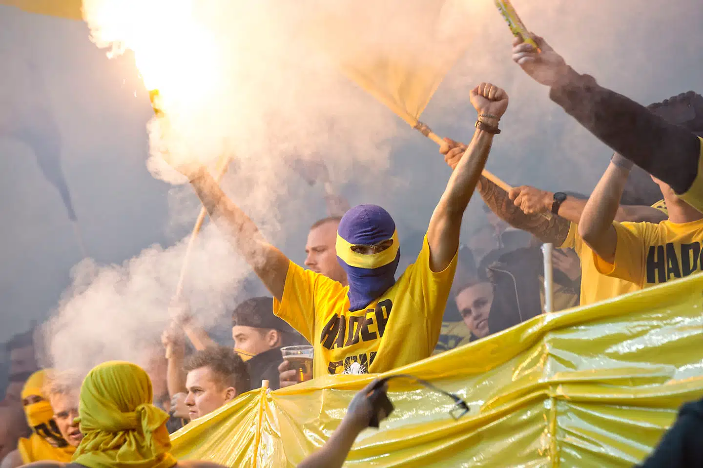 Næste store derby i Parken bliver uden Brøndby IF's fans på tilskuerpladserne. Det sker som følge af det seneste opgør, hvor brøndbyfansene blandt andet rev 120 stole af tribunerne (arkivfoto).