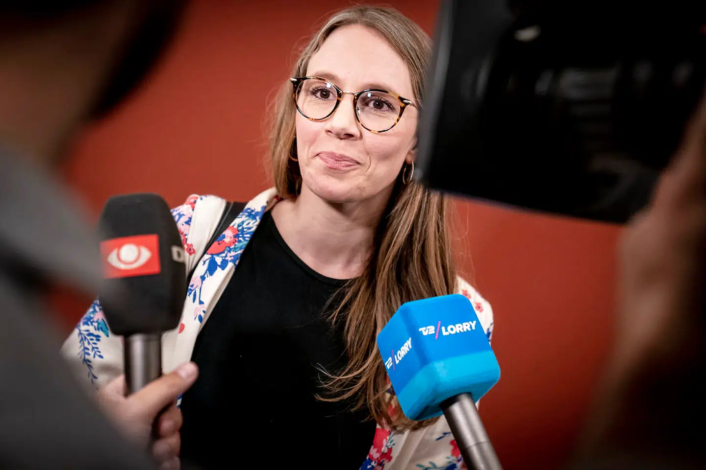 Miljøminister Lea Wermelin (S) påstår, at Medarbejder- og Kompetencestyrelsen er uafhængig, men forvaltningseksperter siger hende imod.