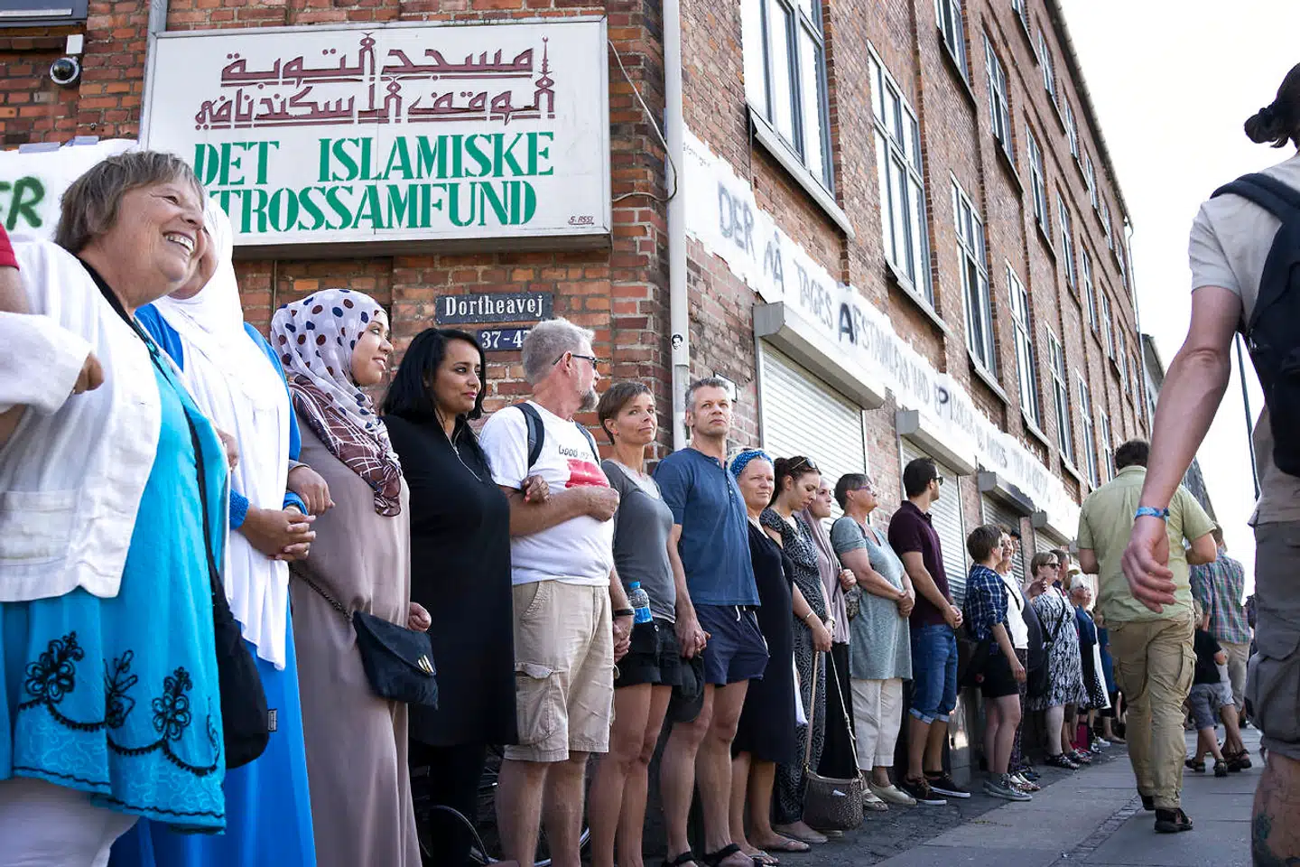 Vi tager hatten af for Gregersens detektivarbejde. Men der er ingen afsløring, skriver Zainab Nasrati, Elias Ramadan og Omar Alkhatib i denne replik til Eva Gregersen, der mener, at de tre ikke tydeligt nok har deklareret, at de har deres gang i Det Islamiske Trossamfund.