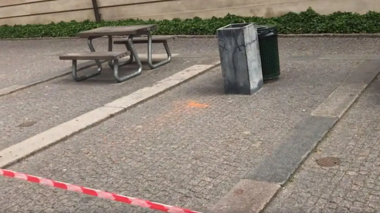 Her faldt tagstenen ned