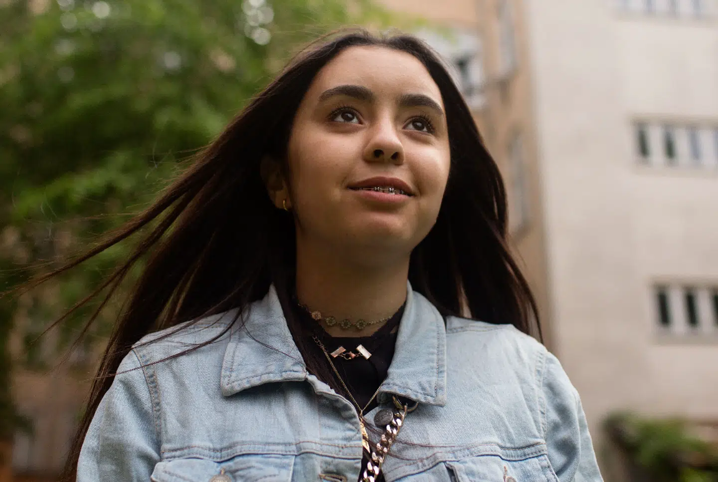 Rima Ali er 19 år og på vej ud i verden. Foto: Louise Leth