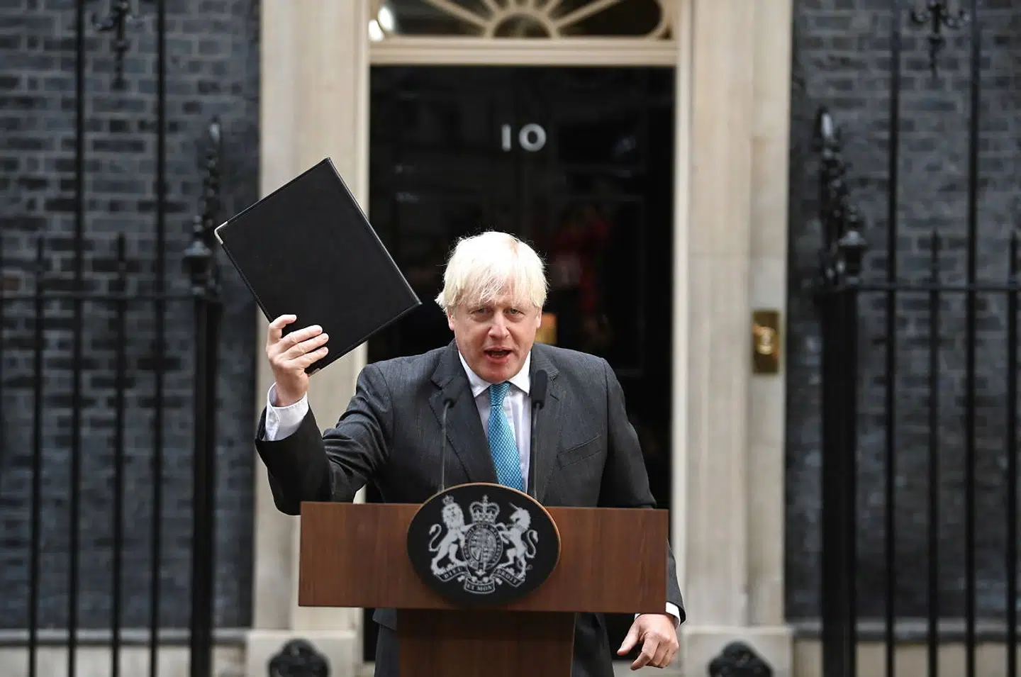 Her ses Boris Johnson foran Downing Street 10 under sin afskedstale.