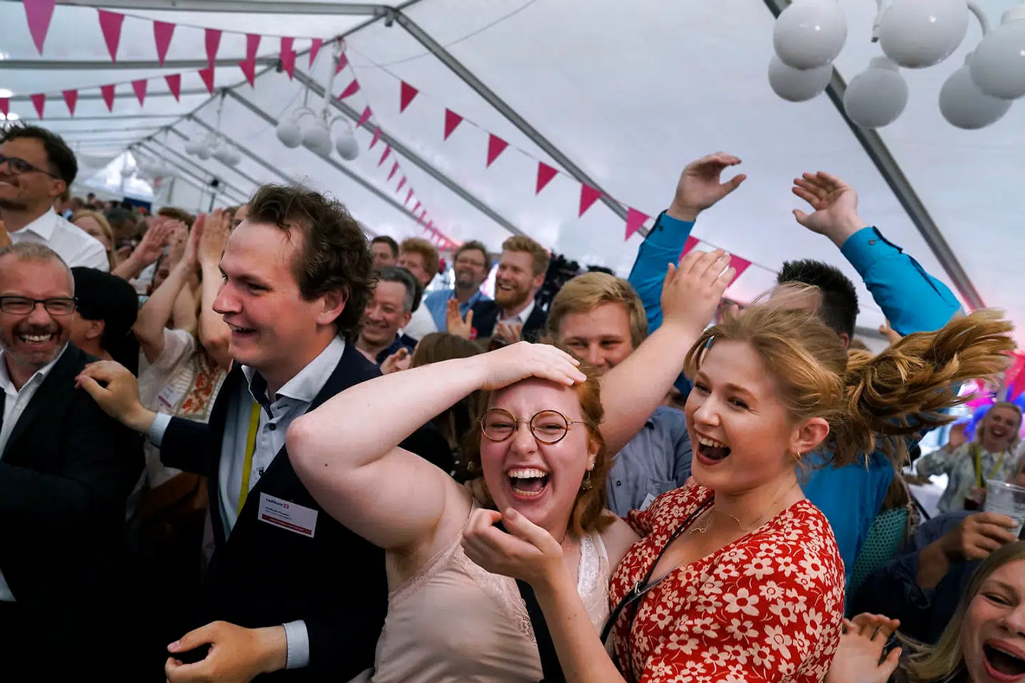 De radikales valgresultat fejres for fuld drøn i teltet i Indre Slotsgaard på Christiansborg Valgfest hos Radikale Venstre i Slotsgården på Christiansborg.