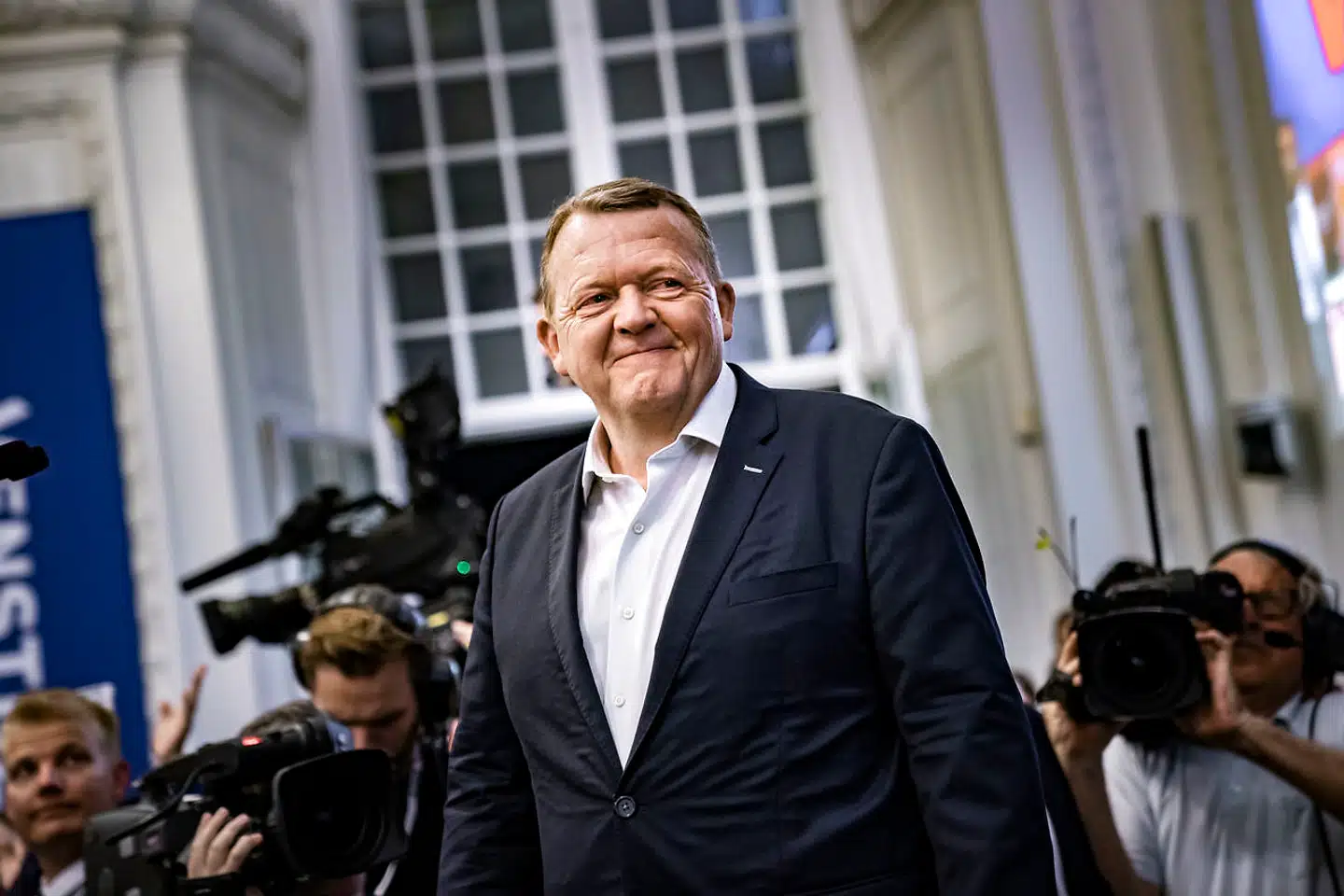 »Kære venner, vi har fået et fantastisk flot valg. Men magten skifter,« sagde statsminister og Venstre-formand Lars Løkke Rasmussen, da han sent onsdag aften ankom til Venstres valgfest på Christiansborg.