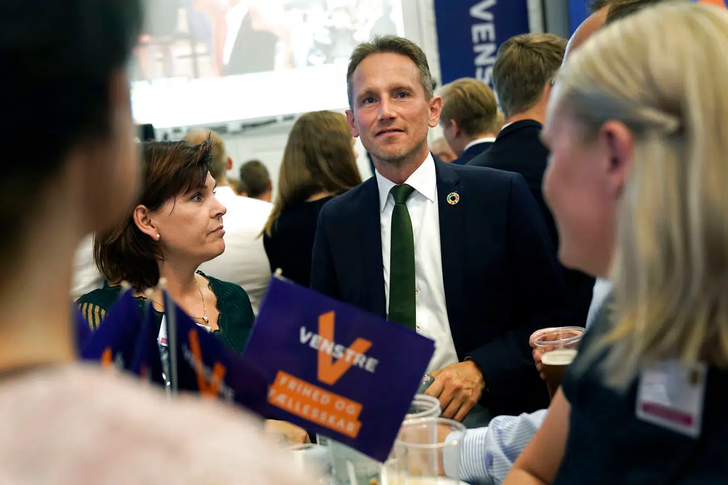 »Lad os nu se, hvad der sker,« svarede næstformand Kristian Jensen (V), da han blev spurgt til Lars Løkke Rasmussens (V) fremtid som formand for Venstre.