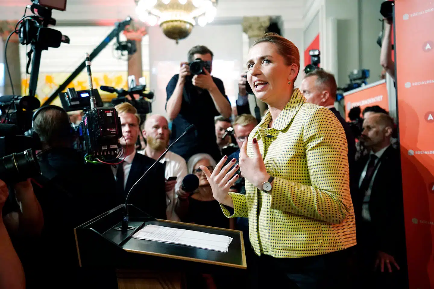 »Danmark skal have en ny retning. I har valgt, at Danmark skal have en ny regering,« sagde Mette Frederiksen i sin tale på valgnatten.