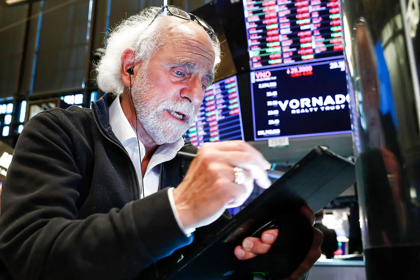 Wall Street fik sig tirsdag lidt af en rystetur.