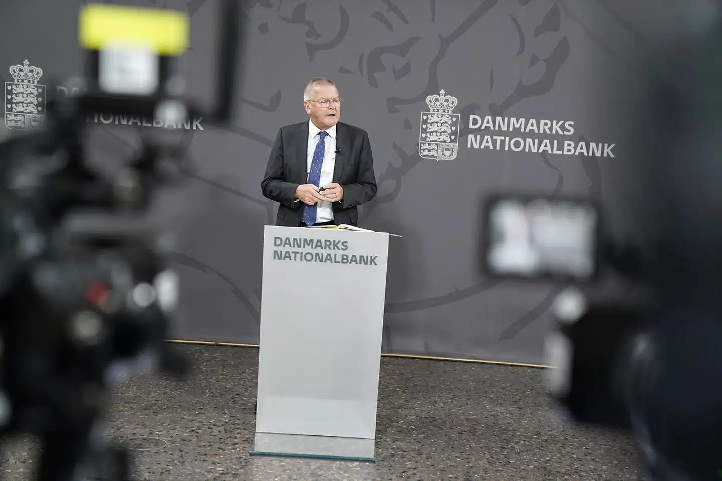 Nationalbanken afholder pressemøde, hvor nationalbankdirektør Lars Rohde præsenterer ny prognose for dansk økonomi.