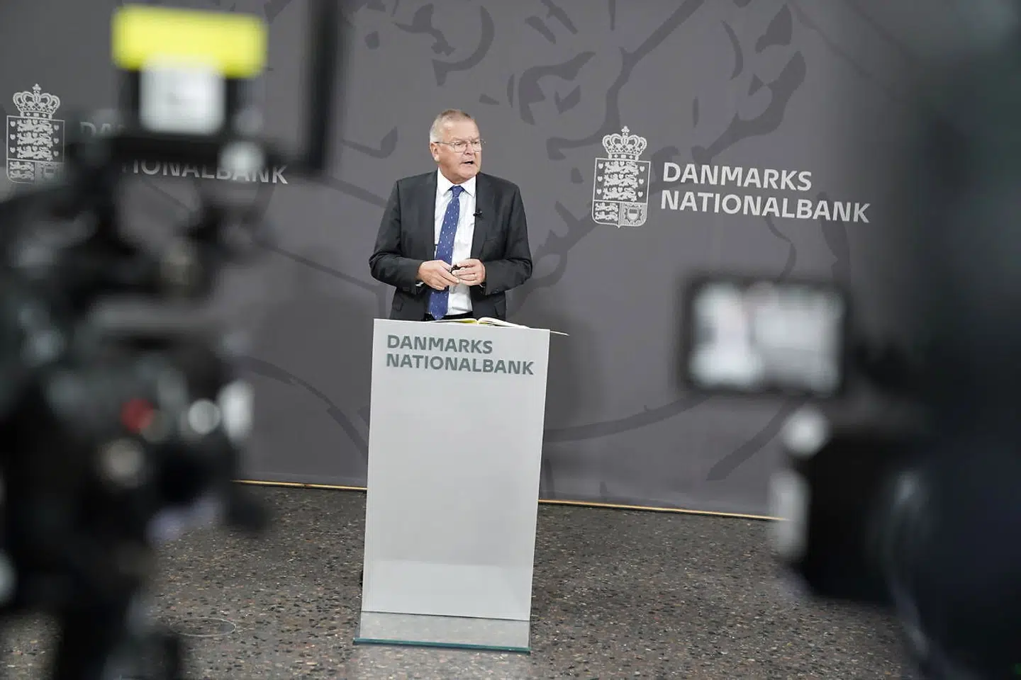 Nationalbanken afholder pressemøde, hvor nationalbankdirektør Lars Rohde præsenterer ny prognose for dansk økonomi.