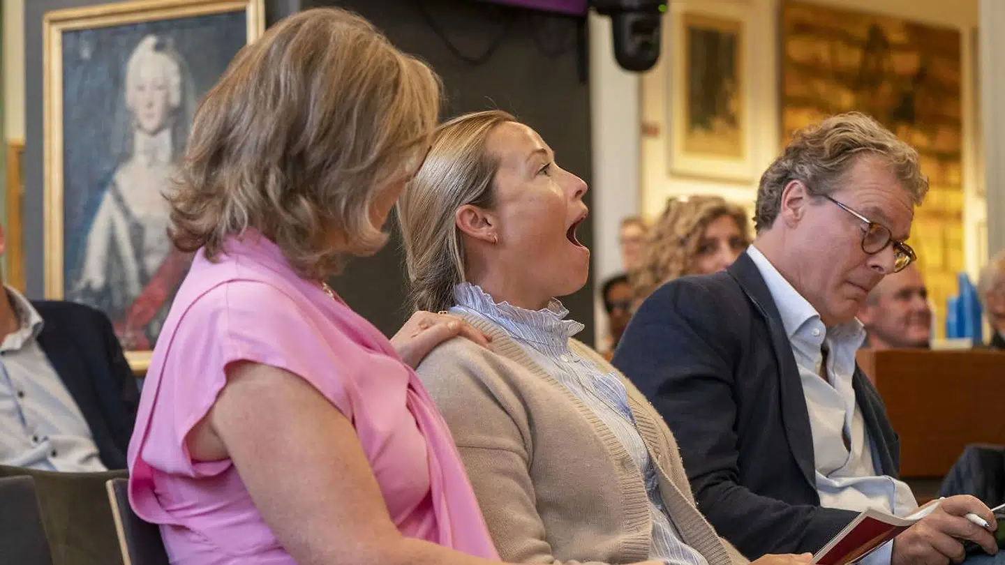 Louise havde både sin mand med som støtte samt familiens nære ven, Anna von Lowzow.