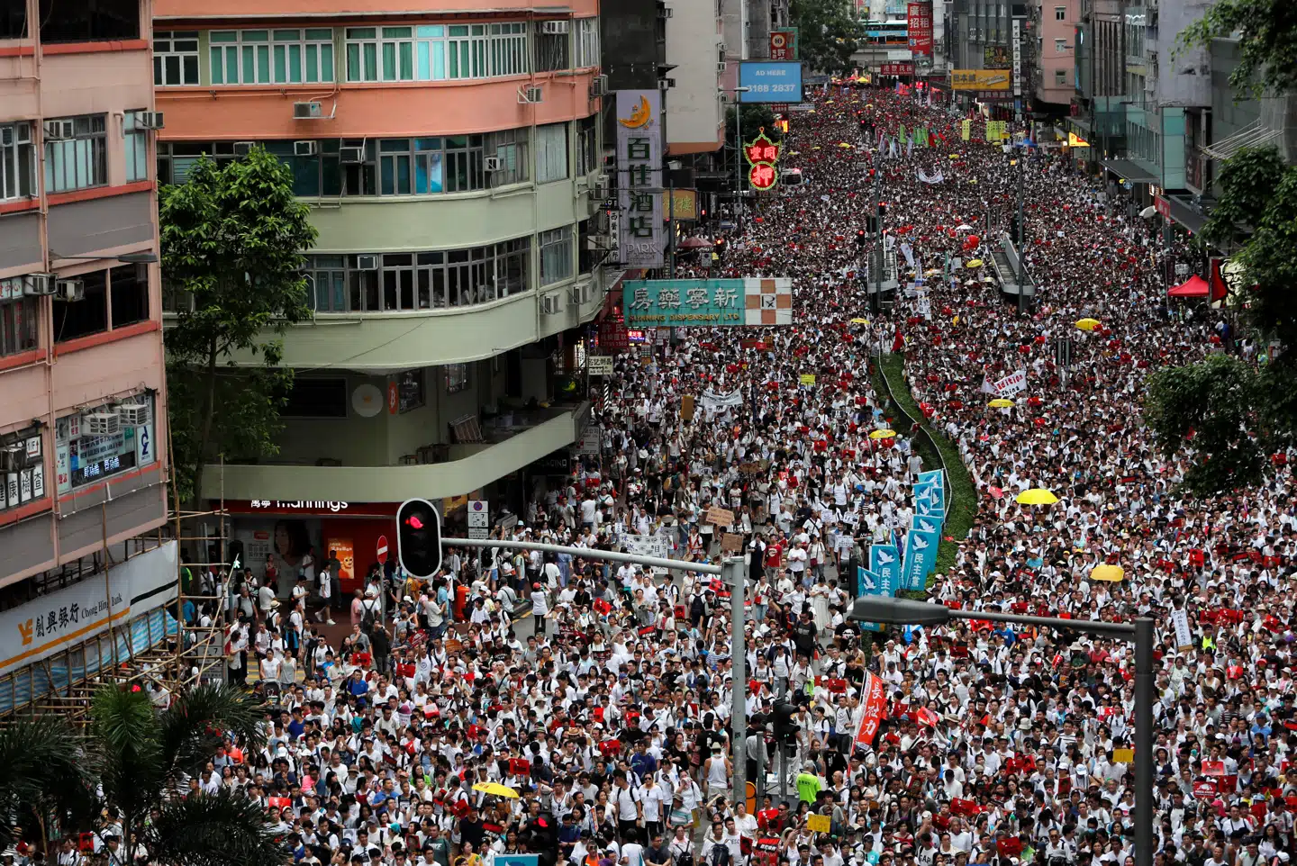 Ifølge arrangørerne af demonstrationen mødte over en million demonstranter op for at demonstrere mod det lovforslag, der skal gøre det muligt at udlevere mistænkte til Kina.