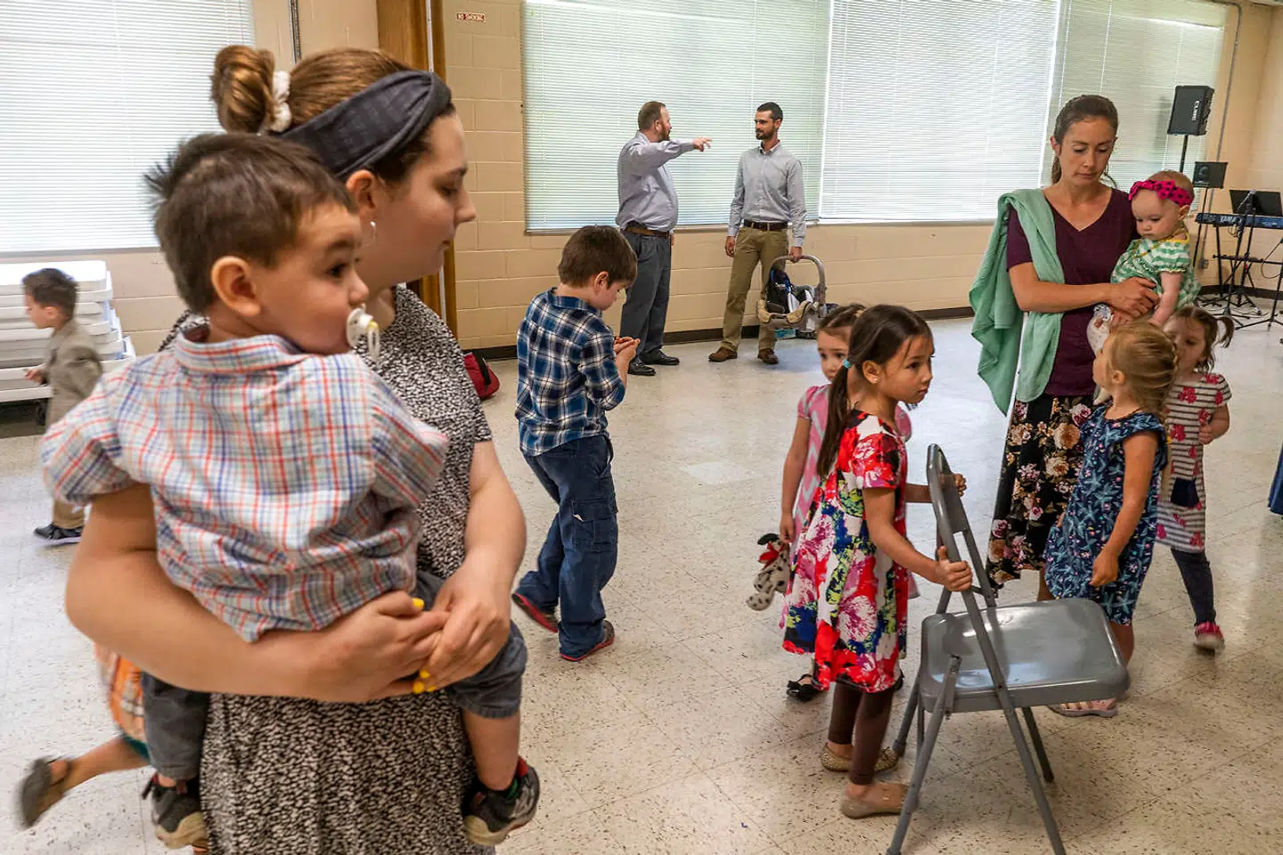 Under gudstjenesten i The Sovereign King Church terper alle børnene lange passager af bibelen.