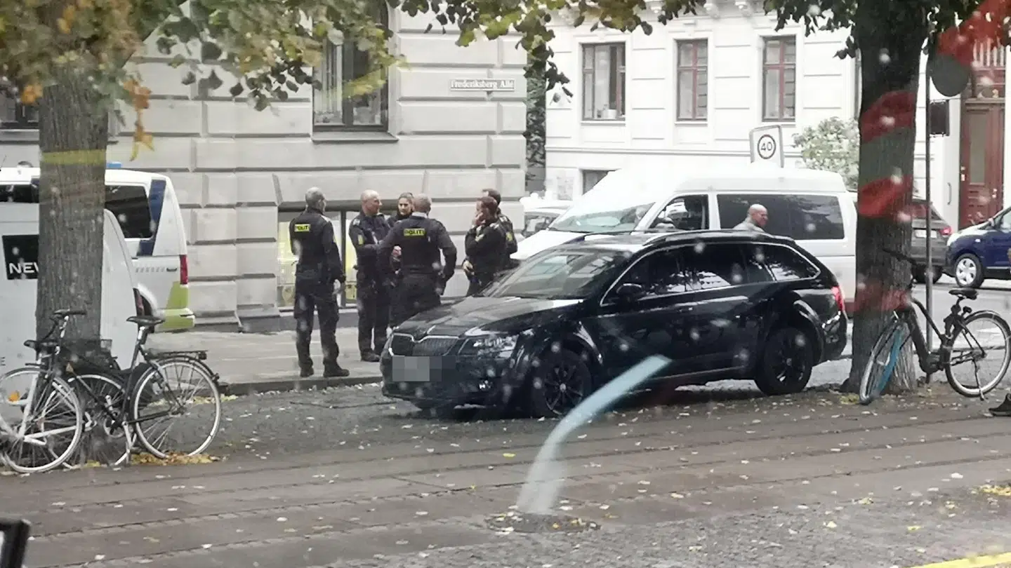 Tirsdag morgen er politiet til sted på Frederiksberg i København.