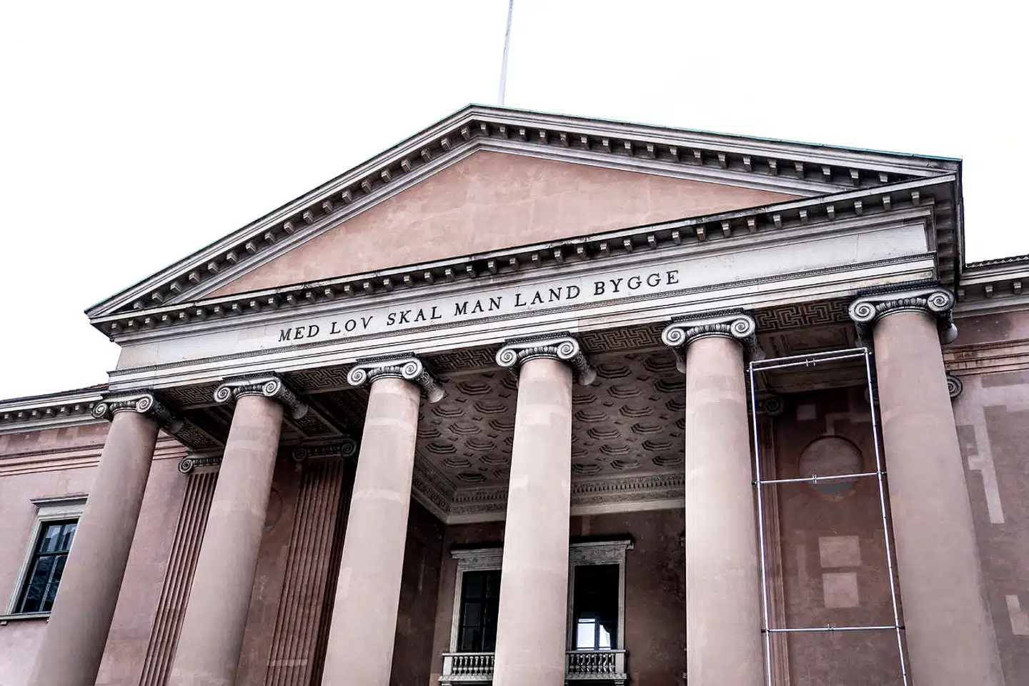På intet tidspunkt har politiet ransaget Danske Banks kontorer for at finde relevante beviser i hvidvasksagen.