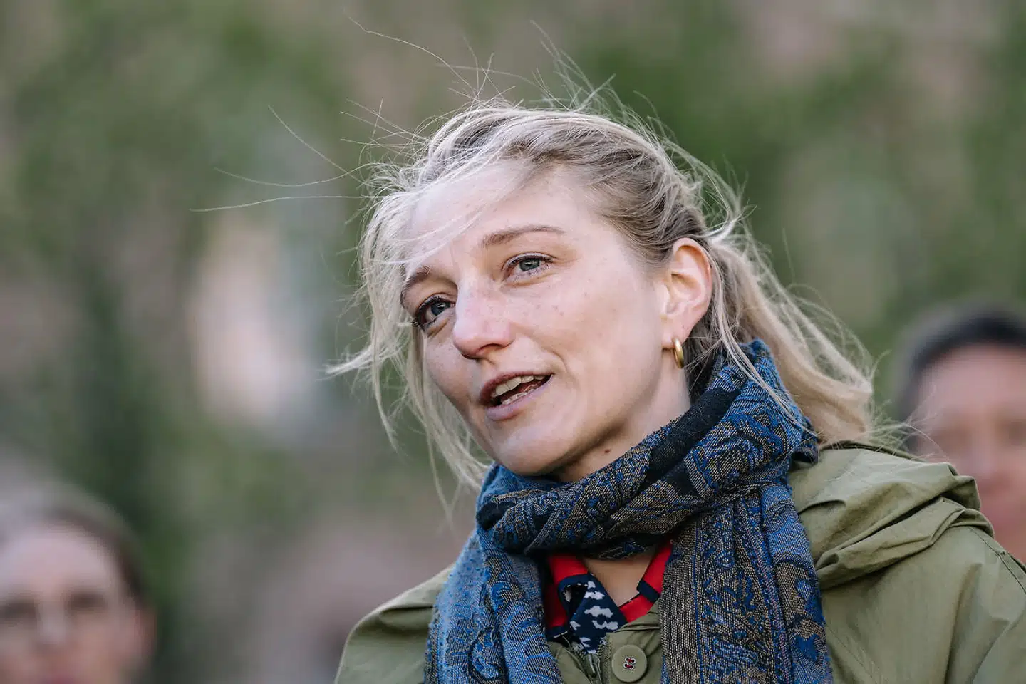 Dronningens beslutning Zenia Stampe (R) enig i. »Jeg synes bare, det er en brutal måde at gøre det på, fordi man ikke har nået at forberede børnene,« siger hun.