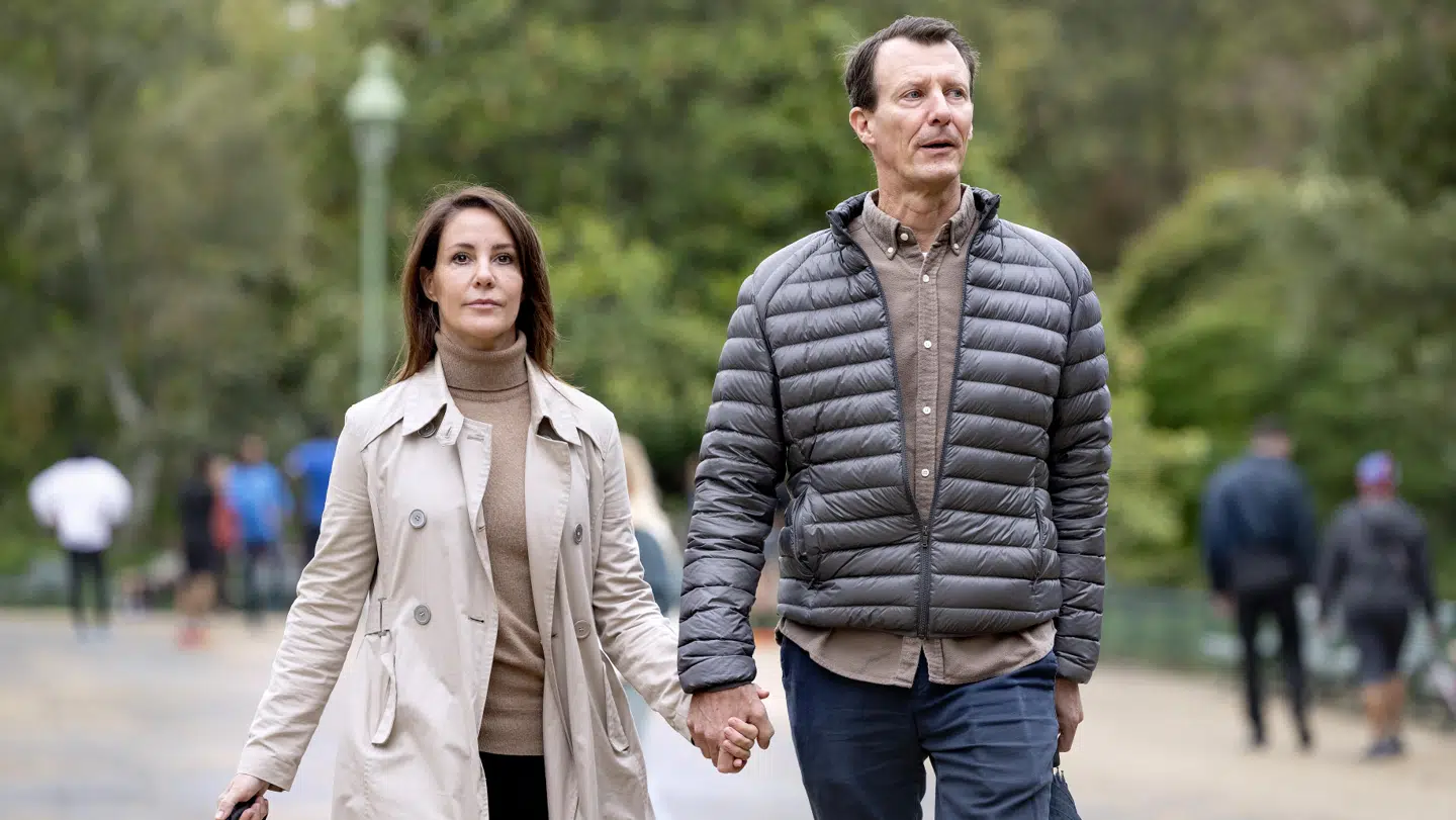 B.T. møder prins Joachim og prinsesse Marie i en park i Paris.