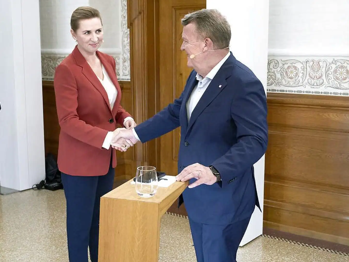 Statsminister Mette Frederiksen og Lars Løkke efter partilederdebatten på Christiansborg.