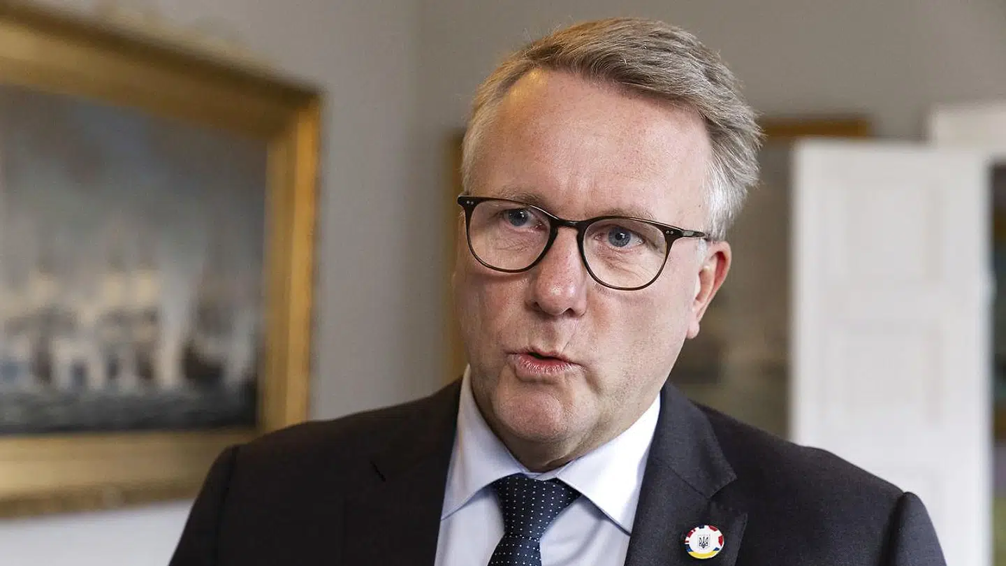 Forsvarsminister Morten Bødskov svarer »neutral« på et direkte spørgsmål om Danmark skal bruge to procent af BNP på forsvar inden 2033. Folketinget har indgået det nationale kompromis om, at Danmark netop skal bruge to procent af BNP på forsvar i 2033 og fremefter.