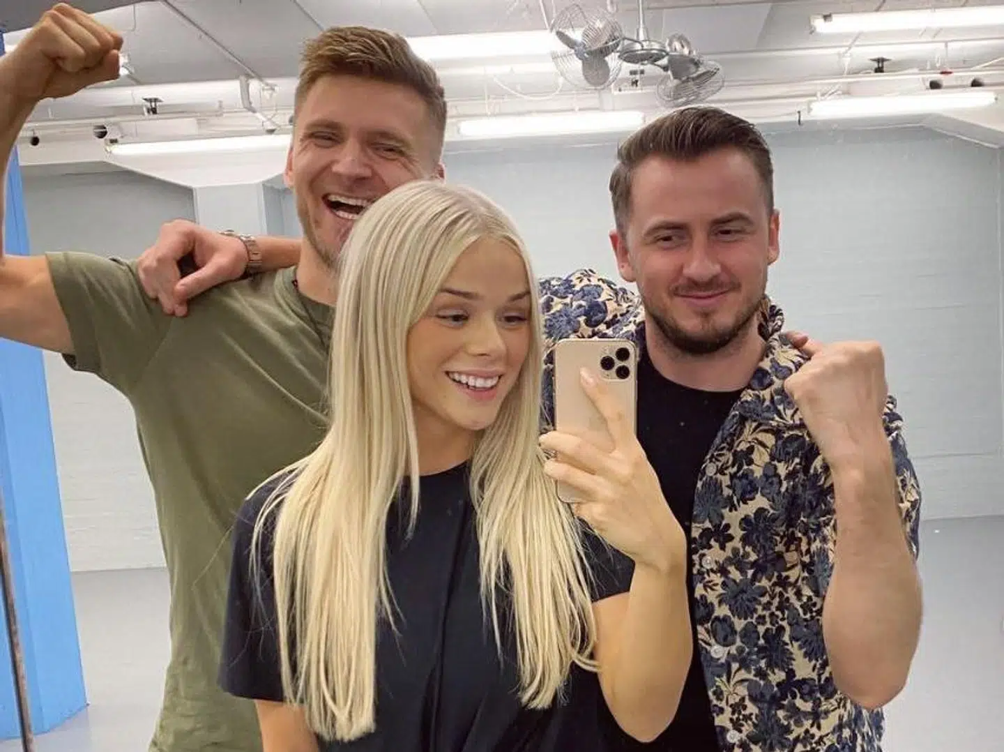 På Asta Björks Instagram-profil har hun slået et billede op, hvor man kan se hende i træningslokalet med hendes nuværende dansepartner, Daniel Wagner, og hendes tidligere, Jimilian Ismali.