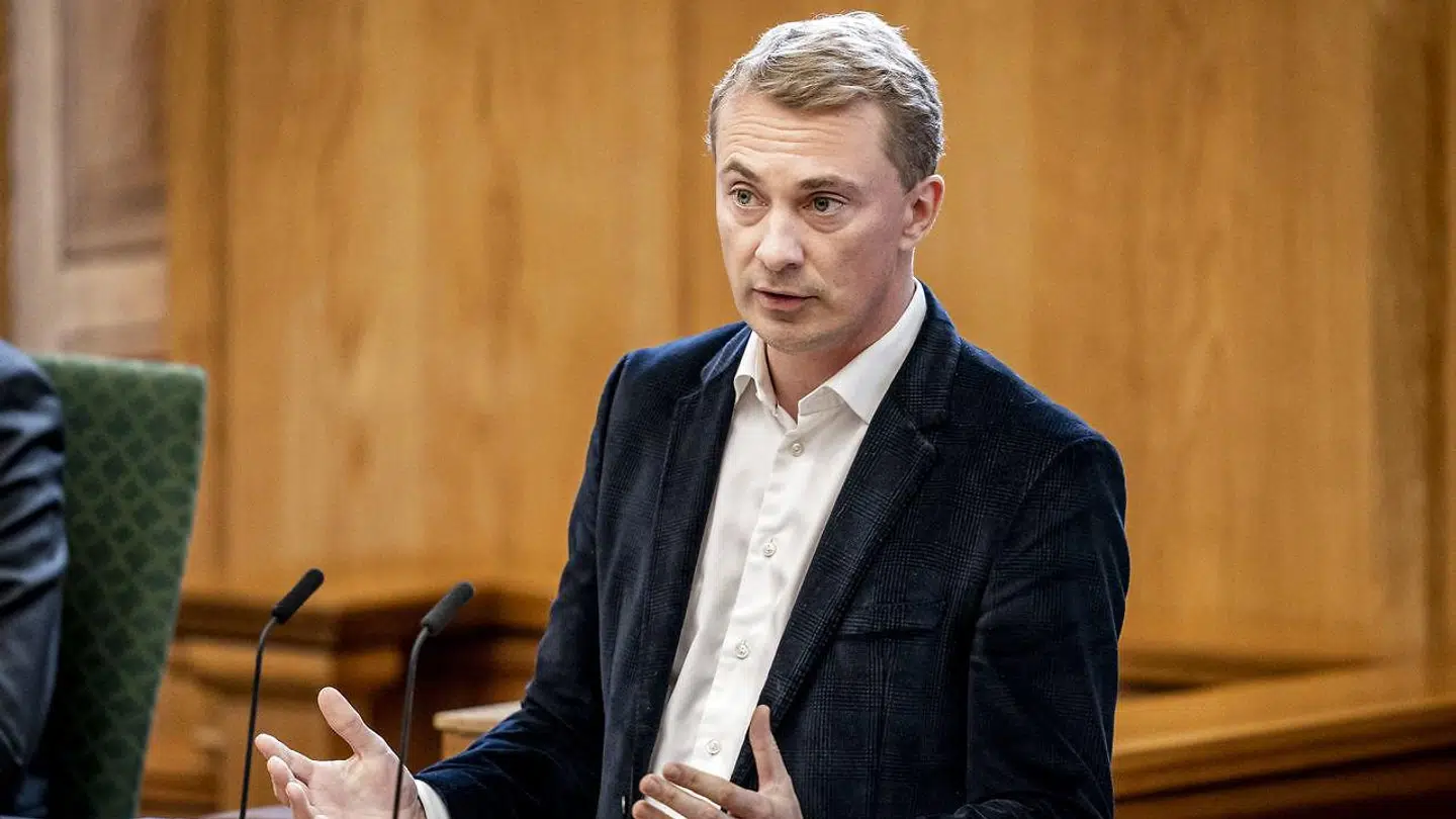 Formand for Dansk Folkeparti Morten Messerschmidt fortæller B.T., at han ofte bliver kontaktet over telefonen af ældre borgere, der føler sig utrygge, hvis deres hjemmehjælpere bærer tørklæde.