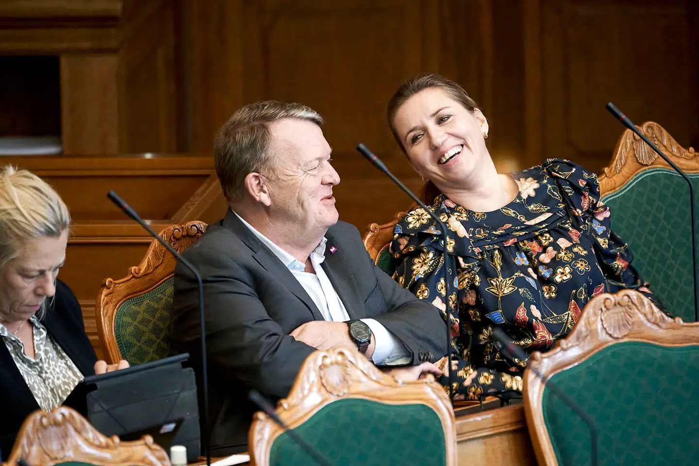 Lars Løkke Rasmussen er nået til en konklusion. Statsminister Mette Frederiksen og Socialdemokratiet bør være med i en regering for at »fremtvinge en form for stabilt, fast politisk samarbejde« hen over midten. Her ses de sammen til åbningsdebat i Folketinget. Arkivfoto: Niels Ahlmann Olesen