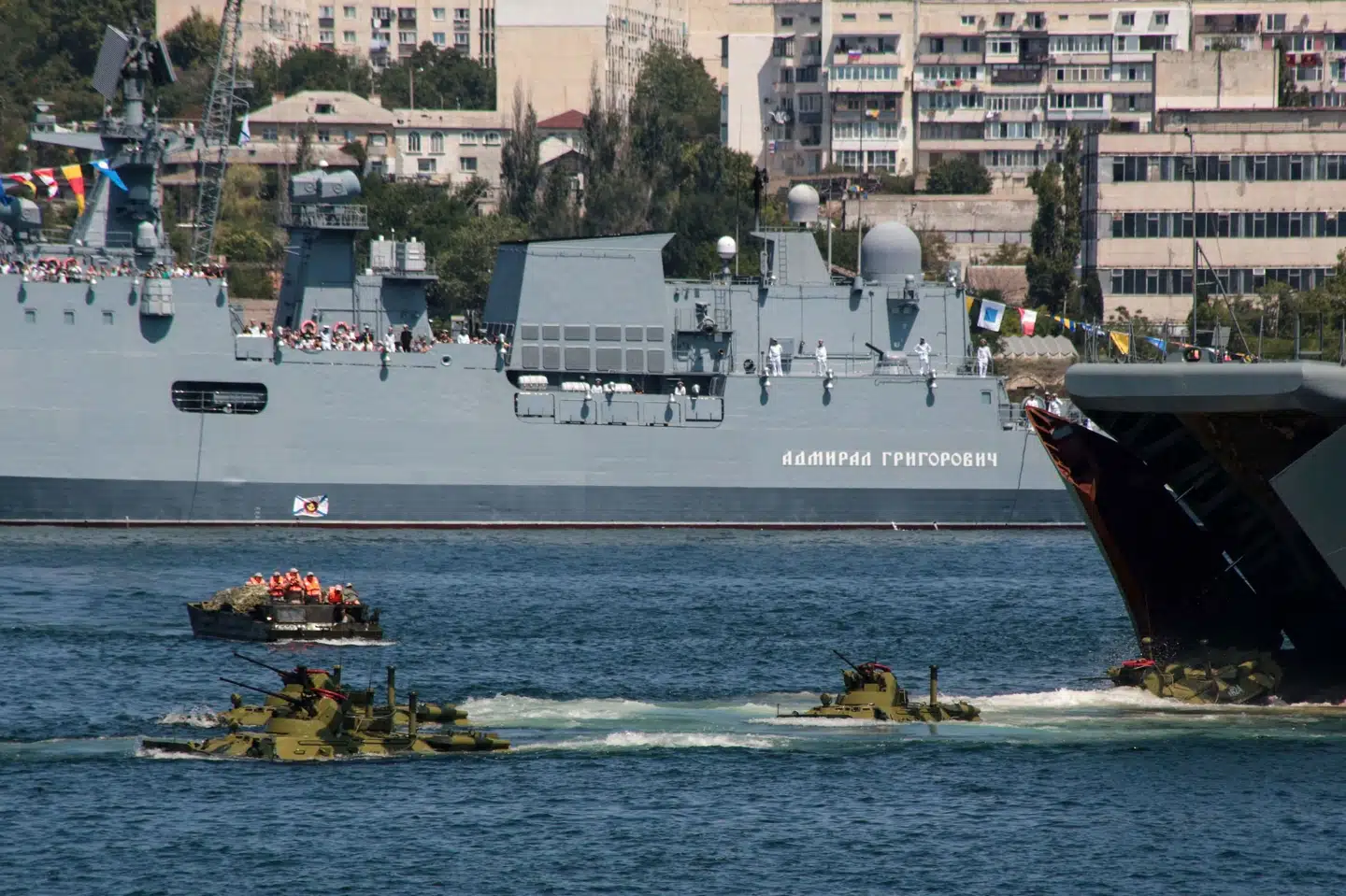 Rusland har en stor flådebase i Sevastopol, Krim-halvøens største by. Her et billede fra 2018. Rusland annekterede Krim i 2014. (Arkivfoto) Str/Ritzau Scanpix