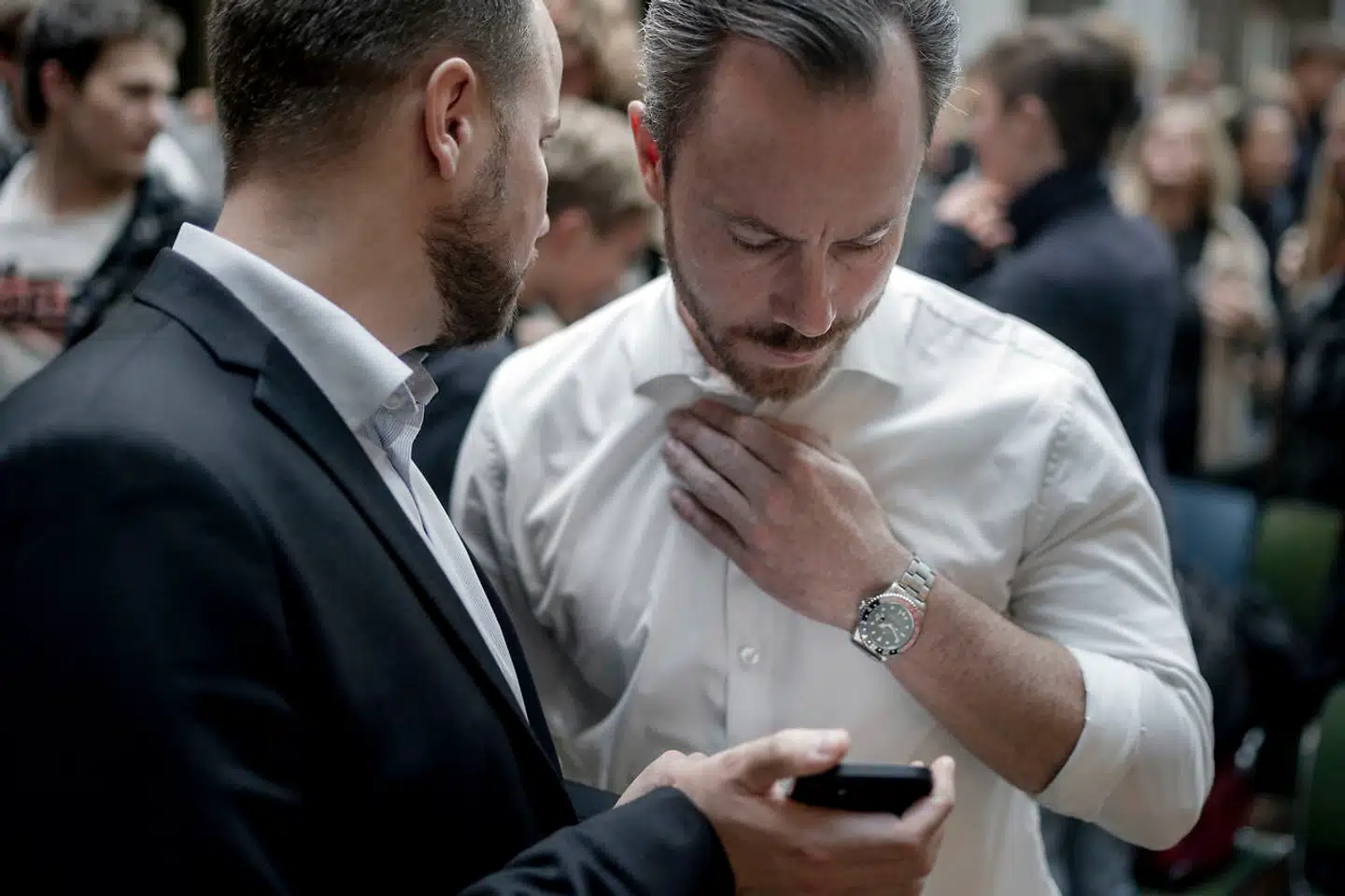 Venstre-formand Jakob Ellemann-Jensen står over for en af de vigtigste beslutninger i sti partis historie. Det nemmeste er at sige nej tak til en bred regering. Men forspilder han så chancen for at genrejse sit parti?