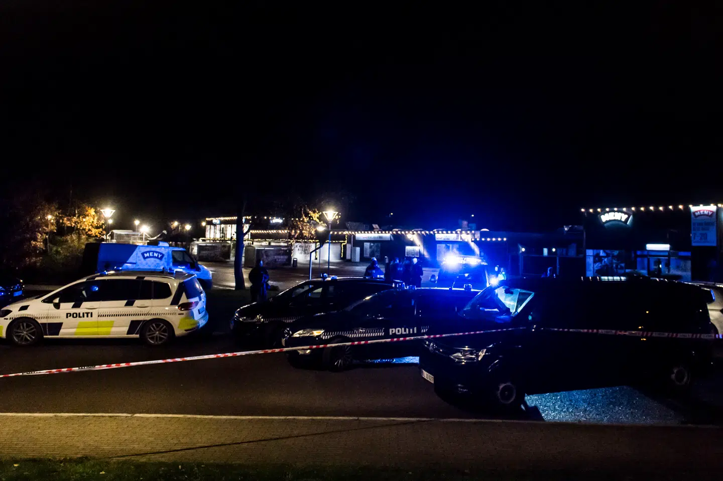 Dobbeltdrabet skete 17. november 2020 omkring klokken 18.00, da tre mænd ankom i en bil til parkeringspladsen ved Meny på Nørre Allé i Kalundborg.