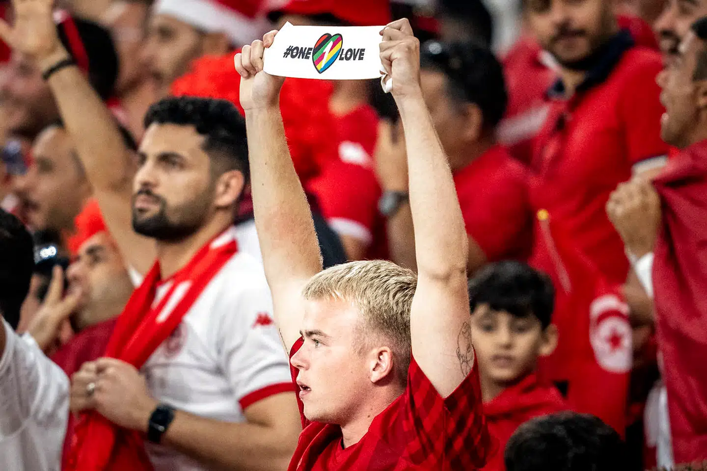 Fan med One Love armbind under gruppekampen i gruppe D mellem Danmark og Tunesien på Education City Stadium i Qatar, tirsdag den 22. november 2022. Foto: Mads Claus Rasmussen, Scanpix