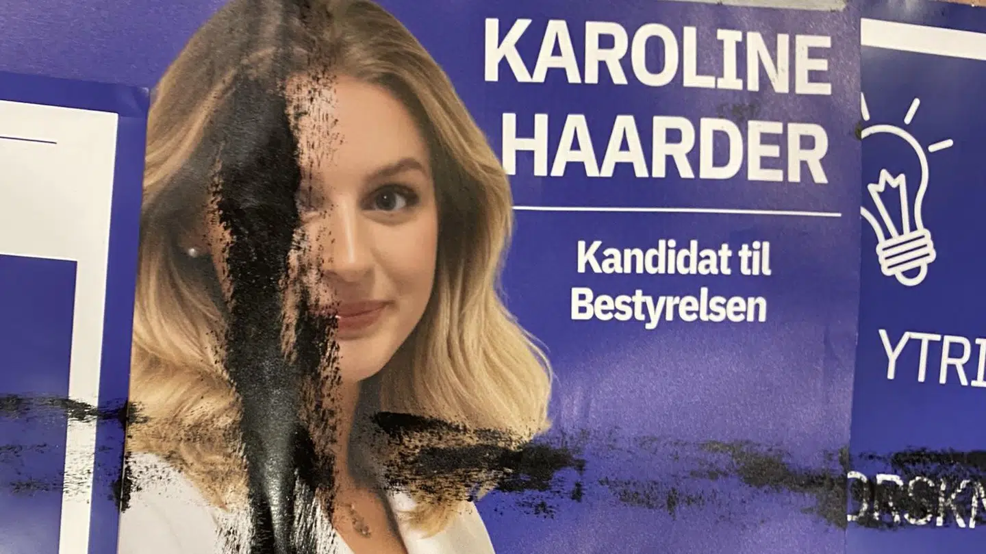 Karoline Haarders valgplakater har været udsat for flere former for hærværk.