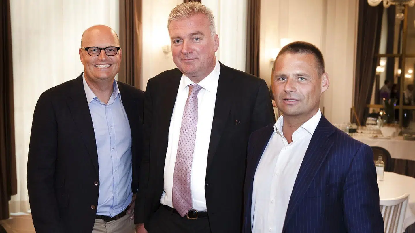 Kim Fournais og Lars Seier Christensen sammen med Bjarne Riis, da Saxo Bank var sponsorer for et cykelhold.