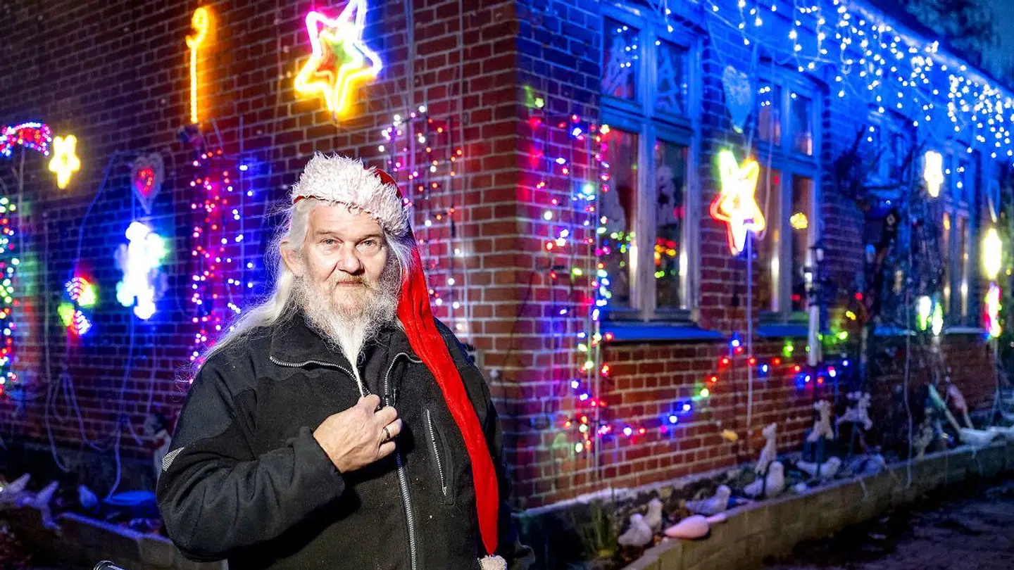 Jeppe og konen har i årenes løb brugt cirka en halv million kroner på julepynt, og hvert år kommer der mere til.