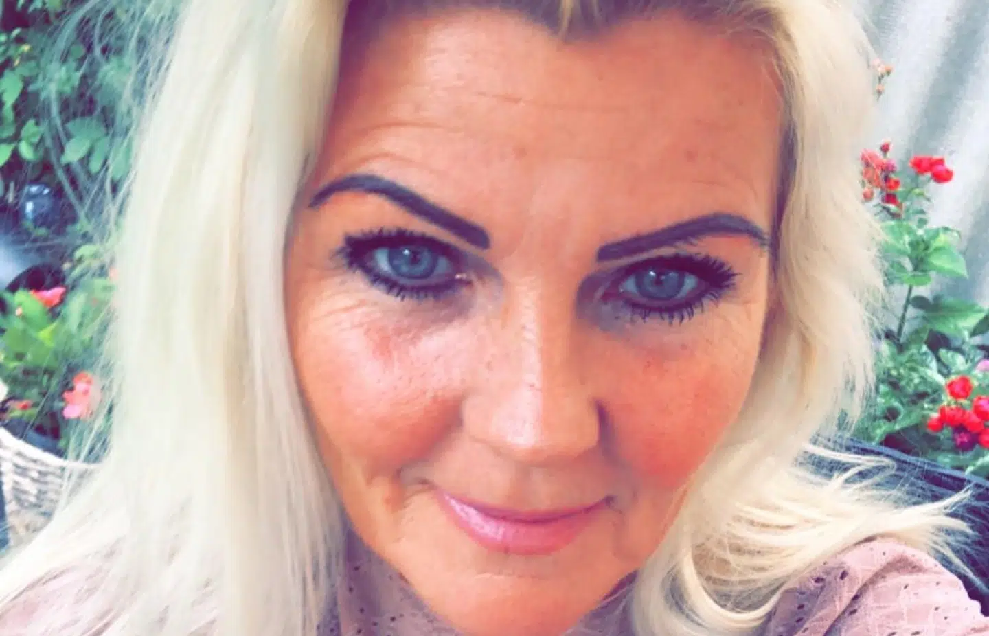 Heidi Pedersen på 48 år bor på Østerbro i København med sine tre børn. I år vil hun på grund af sin pressede økonomi droppe julegaver. I stedet skal der gives spillegaver. Foto: Privat