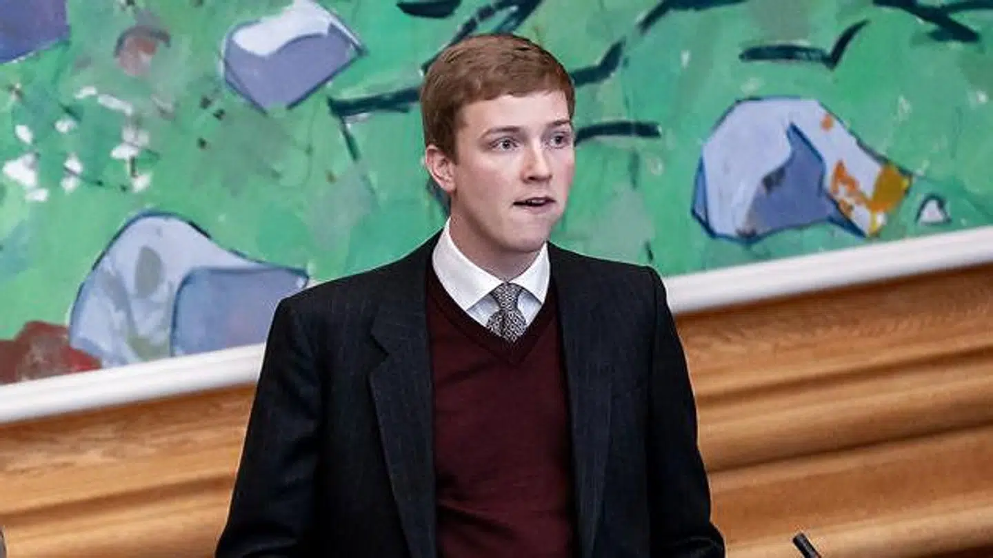 Kim Edberg Andersen og Mikkel Bjørn Sørensen (NB) til afstemningen om ophævelsen af immuniteten for DF-formand Morten Messerschmidt afholdes i folketingssalen på Christiansborg, tirsdag den 22. november 2022.. (Foto: Emil Helms/Ritzau Scanpix)