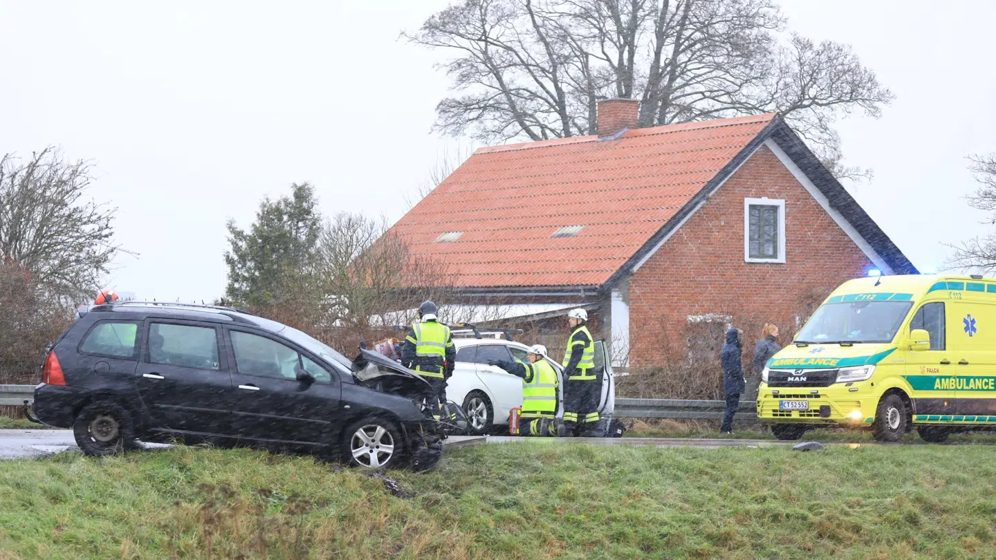To biler kørte galt ved Glumsø på Sydsjælland lørdag formiddag.