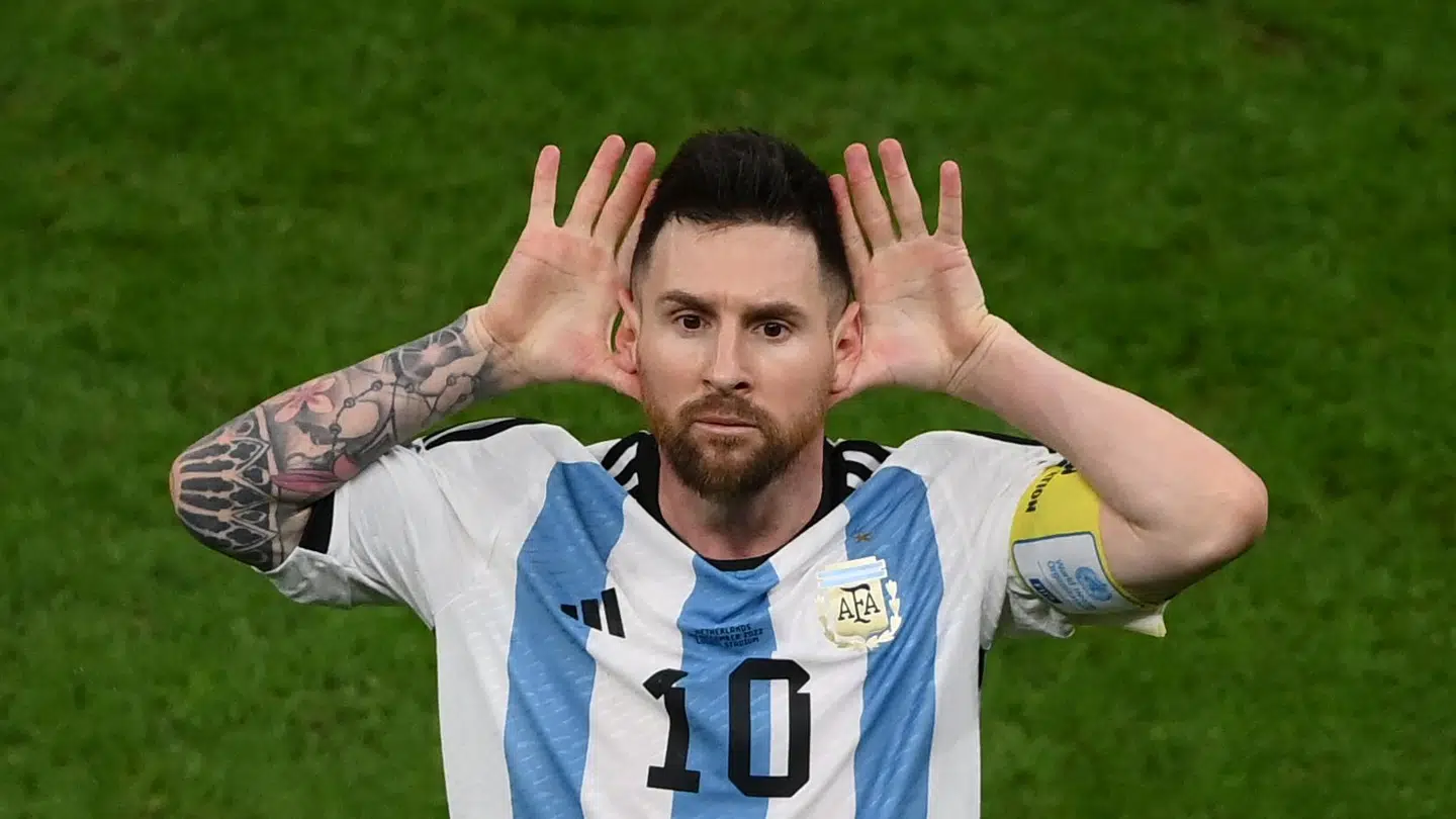 Lionel Messi fejrede sit 2-0-mål mod Holland således.