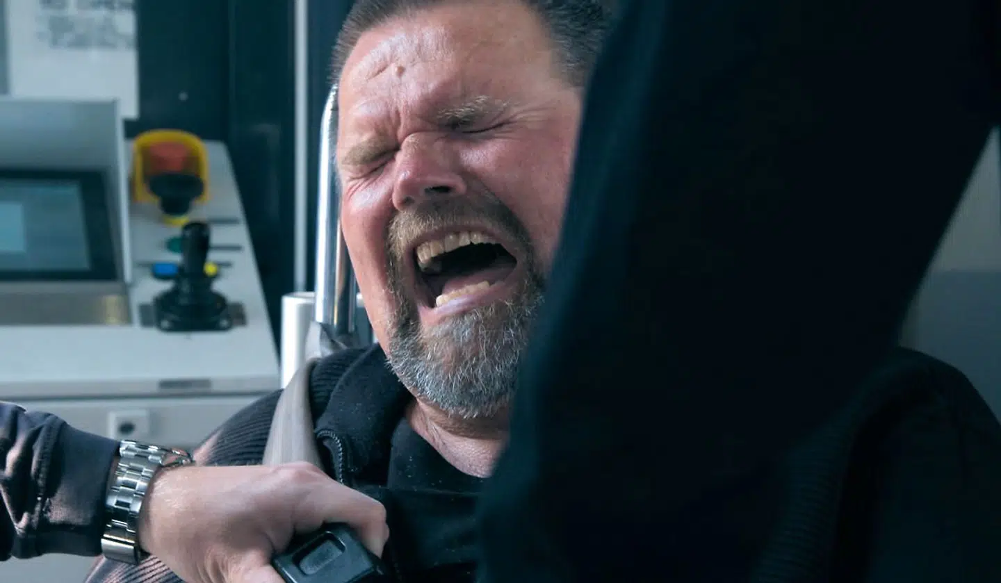 På sin sidste rejse til Belgien måtte Preben Nielsen lide store og ydmygende smerter, når han skulle flyttes fra stol til stol.