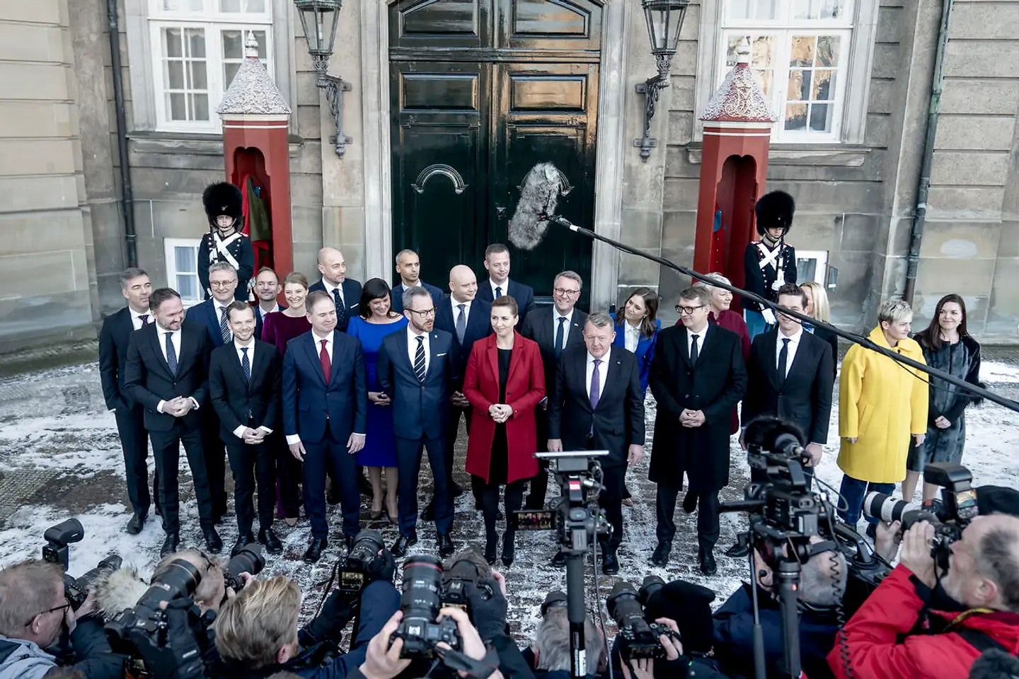Statsminister Mette Frederiksen (S) præsenterede de nye ministre i SVM-regeringen på Amalienborg torsdag.