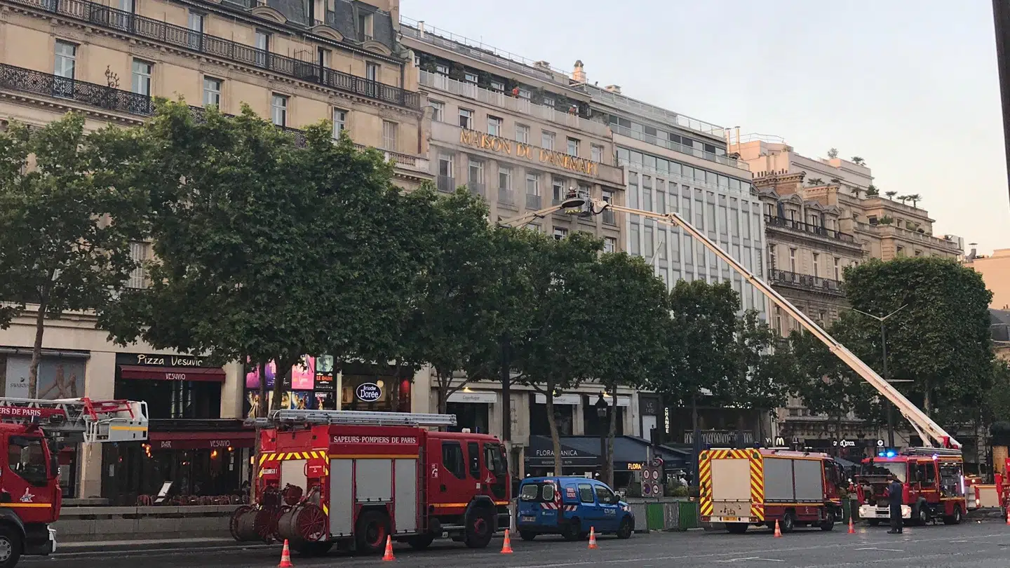 Sådan så det ud foran Det Danske Hus tidligere på aftenen