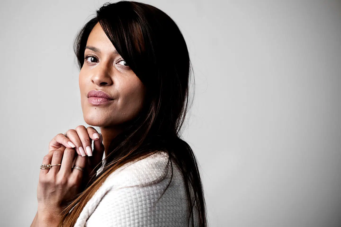 Saszeline Emanuelle Dreyer er tidligere sangerinde, model, tv-vært, iværksætter, aktivist og influencer. I dag har hun droppet livet i rampelyset.