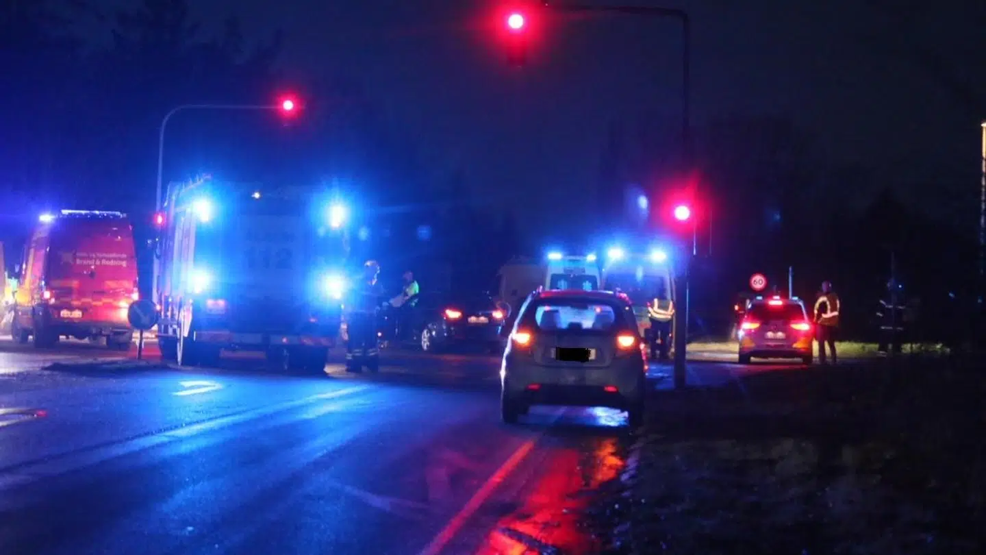 Uheldet skete, da to biler kørte sammen i et kryds.