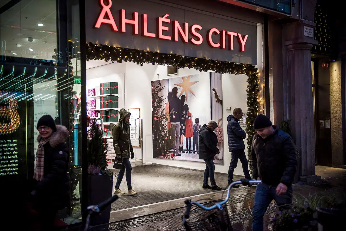 Mange danskere udnytter i øjeblikket, at den svenske kronekurs er på sit laveste siden 2009.