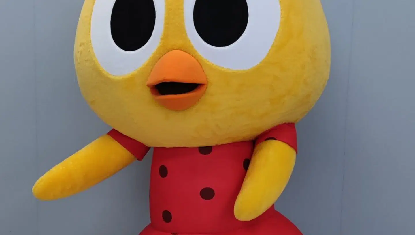 Sådan ser den forsvundne Karla Kylling-dukke ud, som er forsvundet fra kælderen i DR Byen.