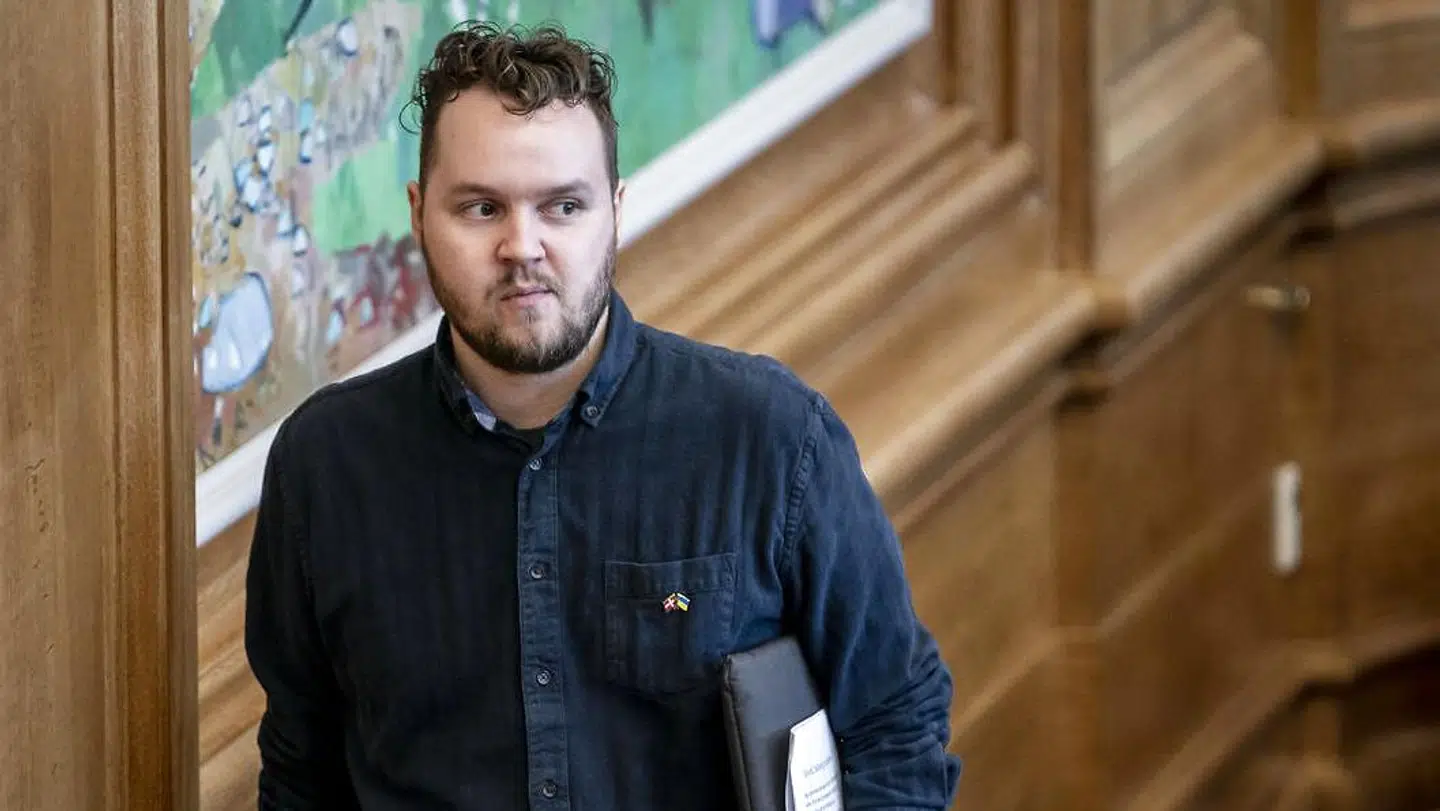 Carl Valentin (SF) under møde i Folketingssalen på Christiansborg.