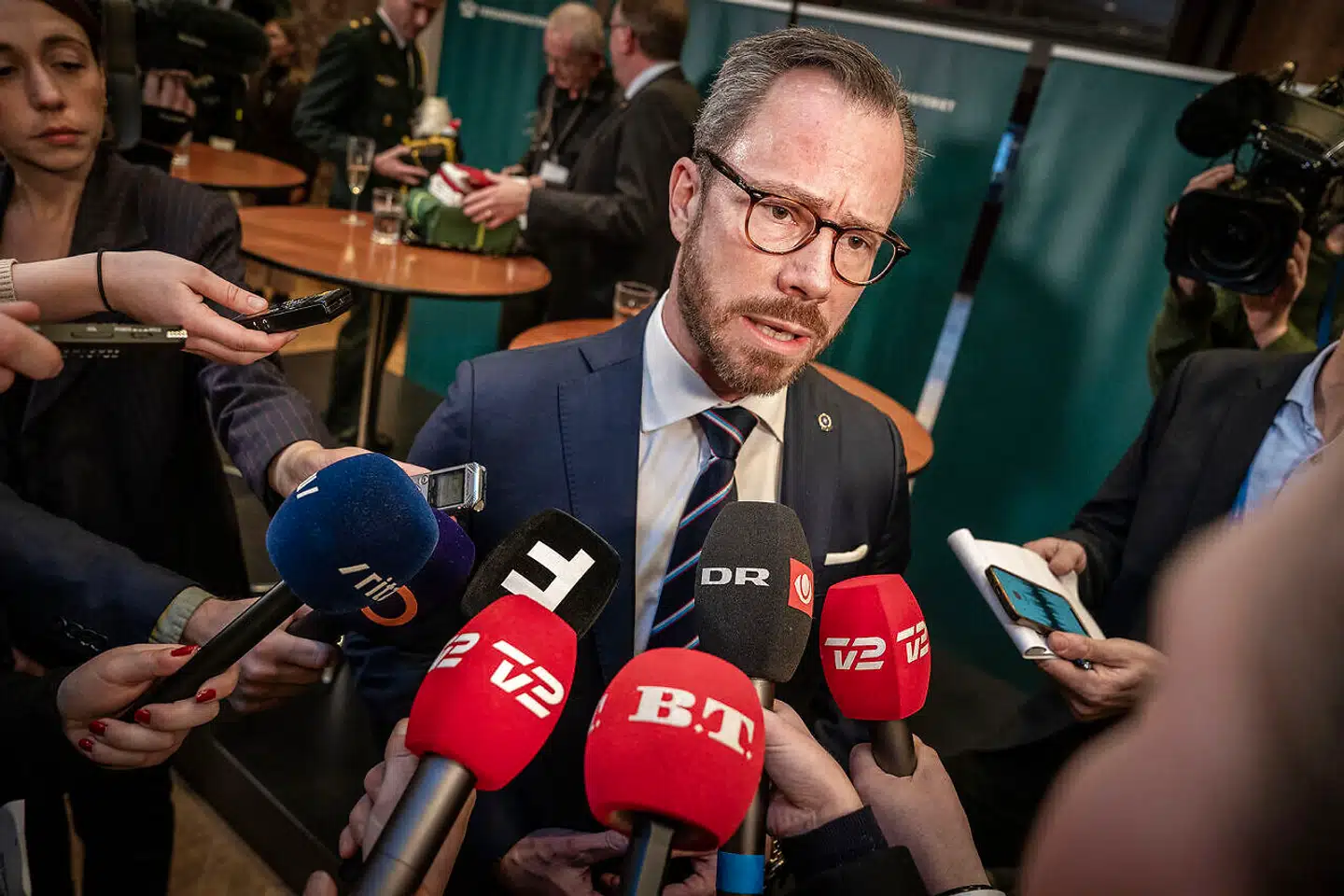 »Der er sammenhæng mellem det at tage ansvar for finansieringen af et nyt forsvarsforlig og det at deltage i forhandlingerne om et nyt forsvarsforlig,« siger forsvarsminister Jakob Ellemann-Jensen (V) (arkivfoto).