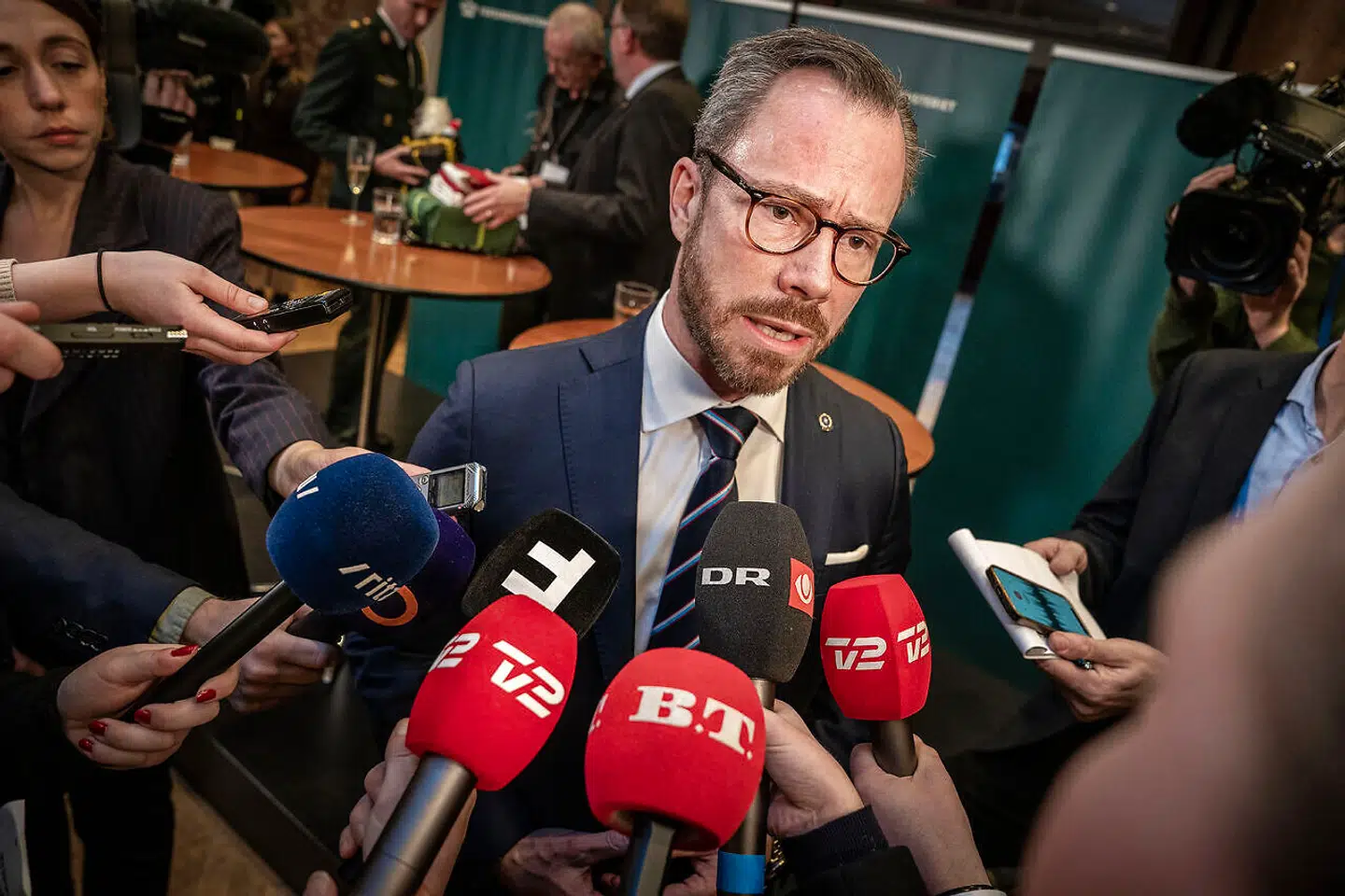 »Der er sammenhæng mellem det at tage ansvar for finansieringen af et nyt forsvarsforlig og det at deltage i forhandlingerne om et nyt forsvarsforlig,« siger forsvarsminister Jakob Ellemann-Jensen (V) (arkivfoto).