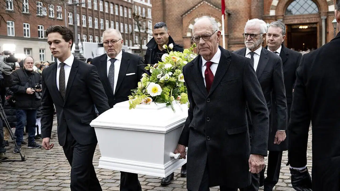 Vincent Henricks var også med til at bære Lise Nørgaards kiste.