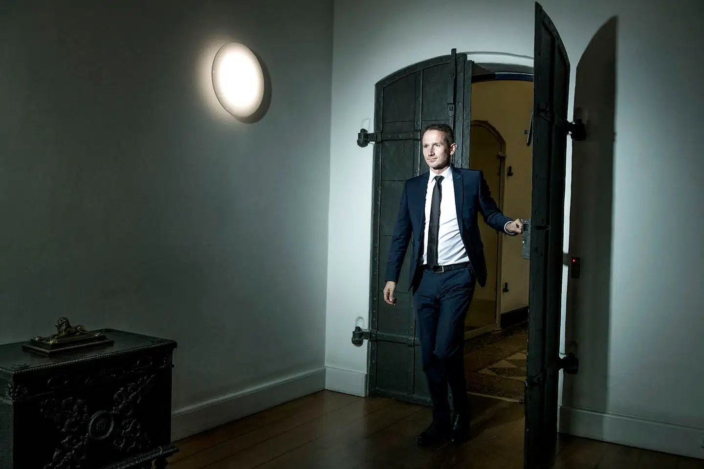 Finansministeriet har alt for stor magt og går helt ned i politiske processer, mener afgåede ministre fra VLAK-regeringen. Kristian Jensen (V) har siden 2016 været landets finansminister.