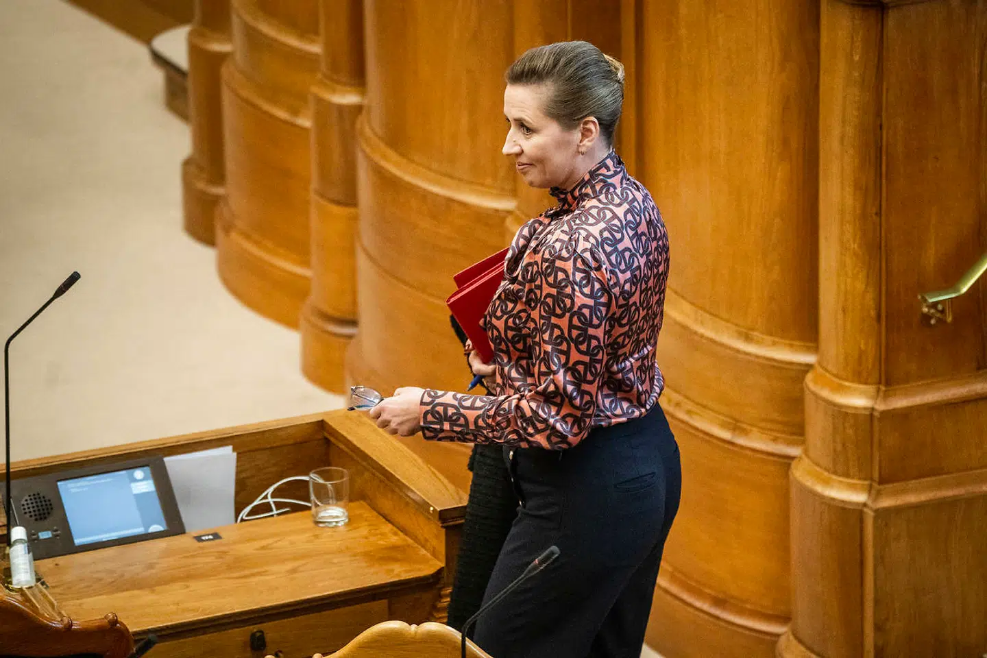 Trods pres fra baglandet holder Mette Frederiksen fast i planerne om at afskaffe Store Bededag (arkivfoto).